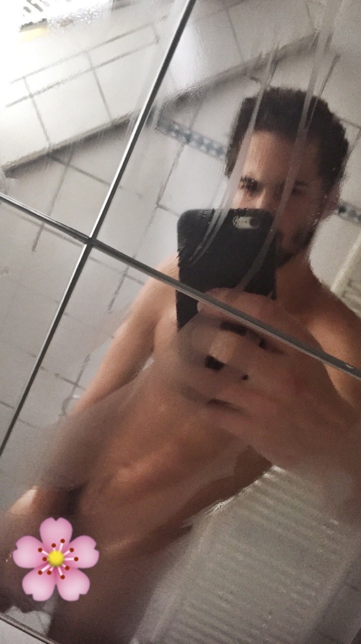 foxxxblood:  shower