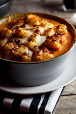 foodffs:  Baked gnocchi with bacon, tomato and mozzarella Really nice recipes. Every hour. Show me what you cooked!