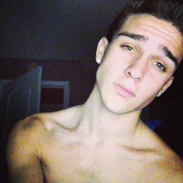 letsfack:  I haven’t posted in days HI😁