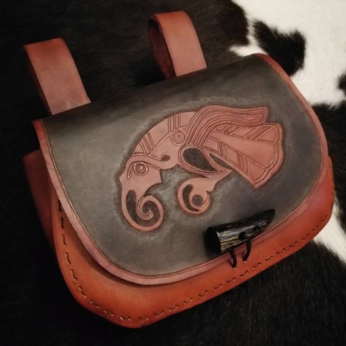 Made a new leather bag, there&rsquo;s definitely mistakes, but I am still happy with the result! #vi