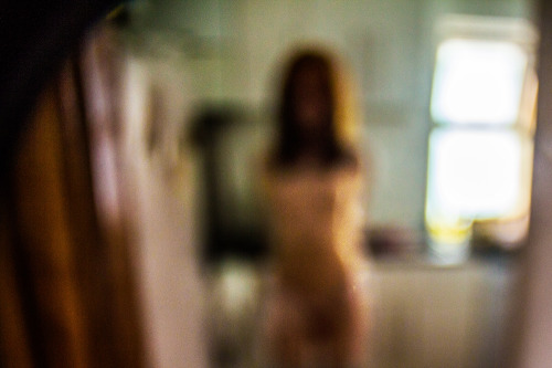 katarinamariemodelphotography:  #model #photographer #nude #naked #lens curve #out of focus and underexposed :) #rosa dela