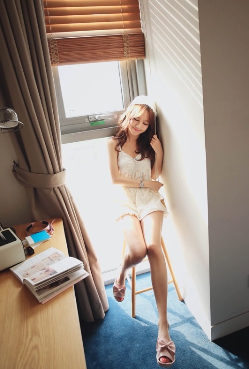 a-beautiful-g:    Korean Girl    