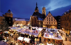 lifeuncommon:  Weihnachtsmärkte. No one does Christmas like Germany Stuttgart Nuremberg Köln Frankfurt in the snow Frankfurt 