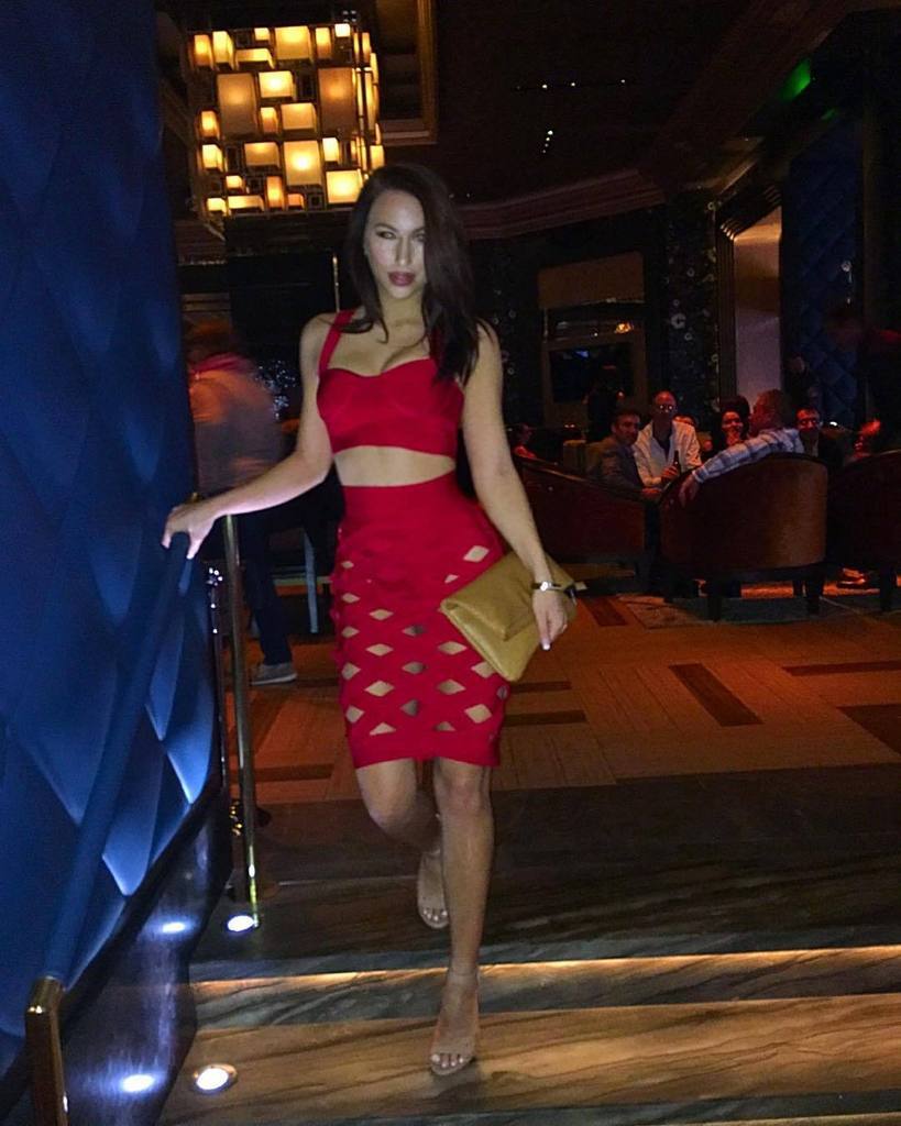 vegasselfie:  Off to @omnianightclub with my babies from @tropicbeauty #tropicbeautytakeover