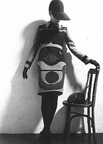 Fashion phototography for Vogue, 1970/71. Unknown artist. Source 