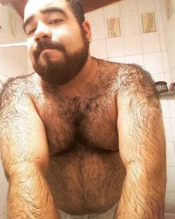 beartotox:  El verano es azul….. 🎵🎶♩♩🎶🎵♩  #bear #beard #pelos #urso #oso #barba #pelo #cub #gaycub #ducha