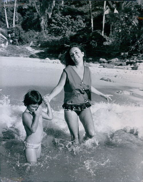 Elizabeth Taylor and her daughter Liza in Puerto Vallarta, 1960s.