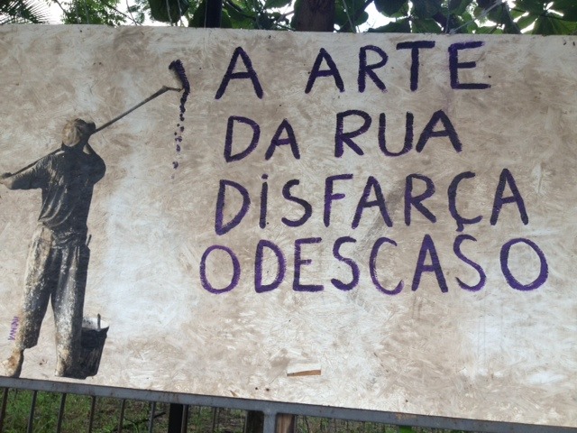 A arte da rua disfarça o descaso.  Arte de rua, Arte, Casais sensuais