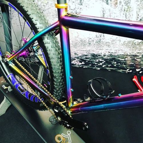 ridebikmo: Titanium nitride finish anyone? Psychedelic @cyclewrapuk finish on a @traversbikes Angus 