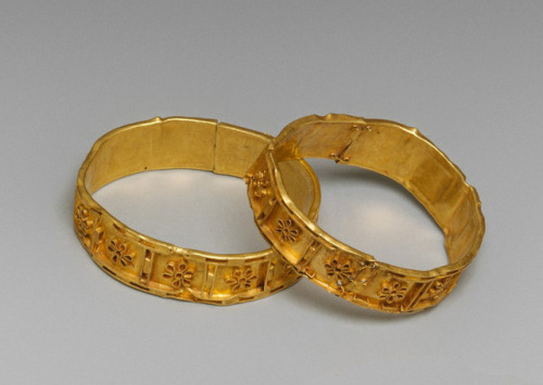 met-greekroman-art:Gold and cloisonné bracelet, Greek and Roman ArtThe Cesnola Collection, Pu