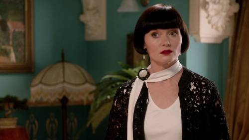 The second outfit of “Blood of Juana the Mad” is one of Phryne’s casual yet e