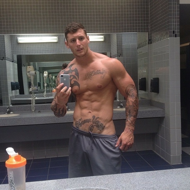 whitemusclebro: whitemusclebro:  I want my raw dick in this dude. 