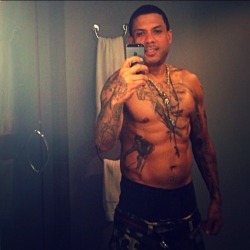 creamgetdamoney:  Benzino’s nude pics get exposed! http://creamgetdamoney.tumblr.com/