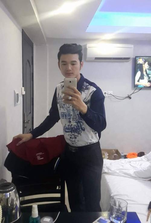 lyyaya: hengbtb99: cambodiancock: ខ្ទើយល្បីខាងអួត ហើយមើលងាយគេ  ស្គាល់ម្នាក់នេះទេ? ផ្ទះនៅជិតពេទ្យយាយជ