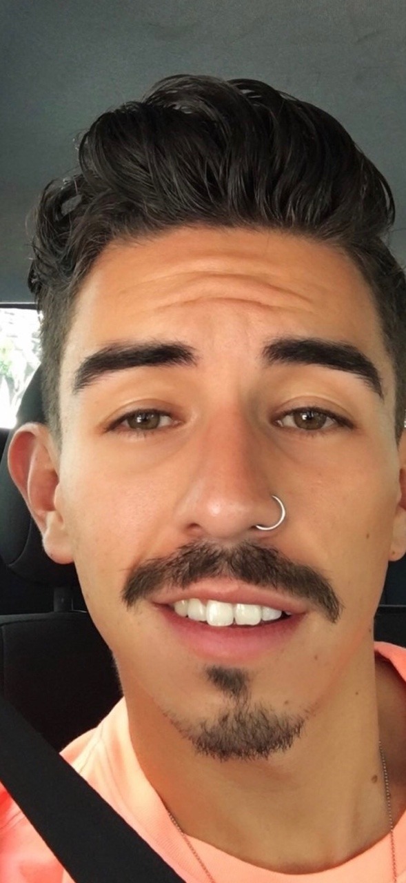 elgoberhardvard:  Gay bottom boy living in Mexico City   Pinche culito rico