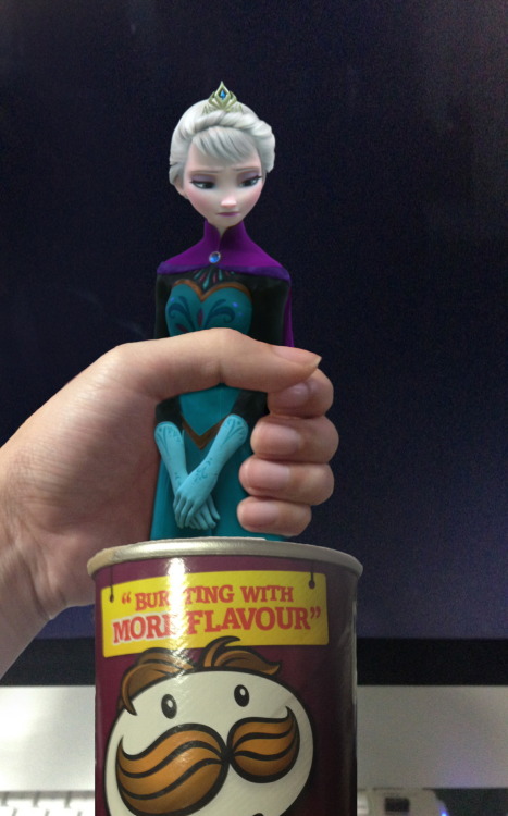 bjorg-man:  constable-frozen:  mini elsa  what   I thought it was the foil wrapper.