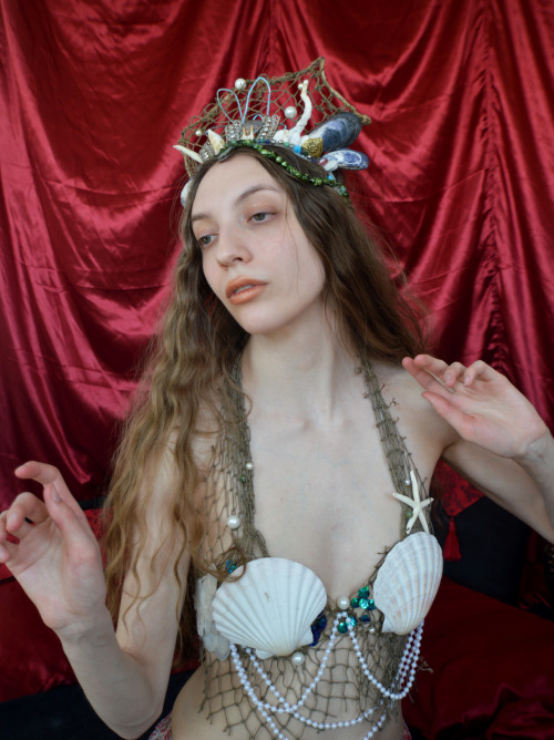 maysoulrose:Behold! My mermaid crown and bra I made to go with my mermaid tail. ETSY | REDBUBBLE | S