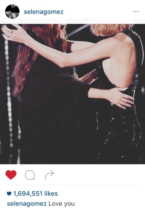 watchingtayshine:Taylena x Instagram parallels