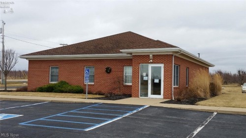 Magicalandsomeweirdhometours:“Converted” Dr.’s Office For Sale In Berlin Heights,