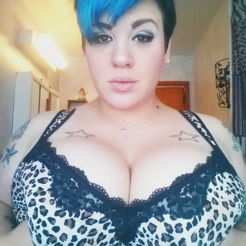 justabebopbaby:  jamzz3454:  justabebopbaby:  love-em-nerdncurvy:  DAMN JENN!!! 