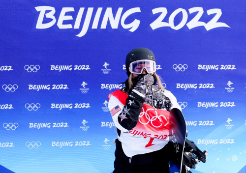 fckedupkids:Chloe Kim wins gold in women’s snowboard halfpipe at the Beijing 2022 Winter Olympic Gam