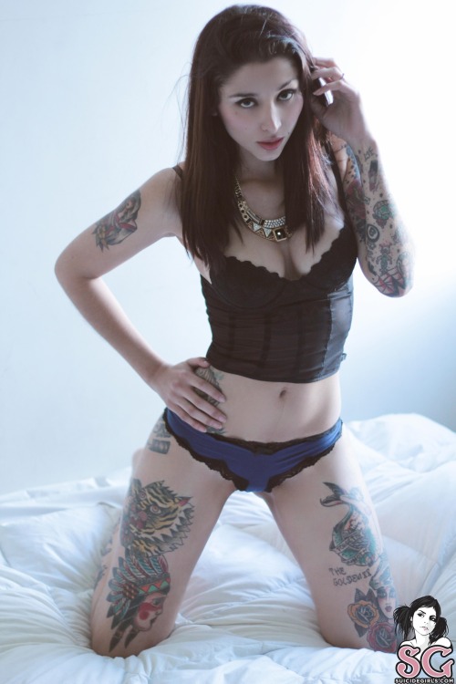 perpetualsuicide:  Suicide Girls - Ginebra - Feel It All Around