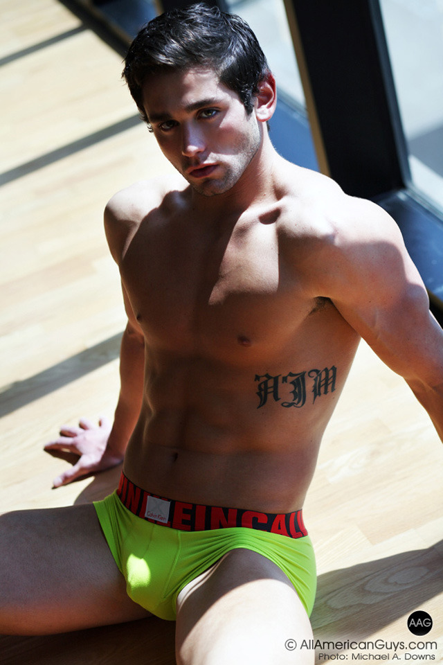 aussieguy696969:  Please follow mewww.aussieguy696969.tumblr.com/archive  