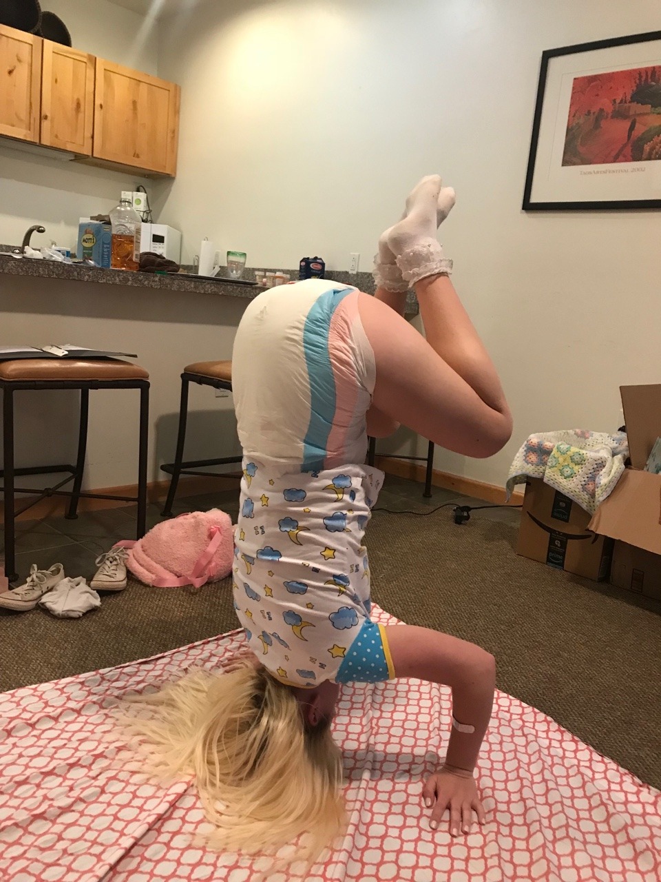lilpuppybear:  Perfect baby balance. 