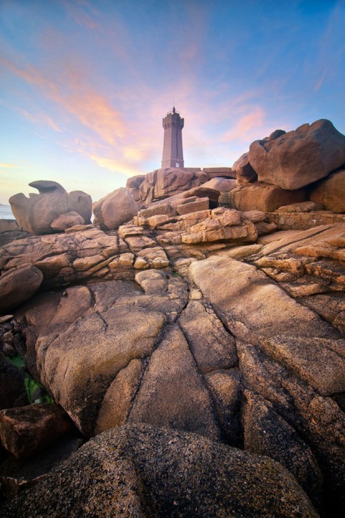 sublim-ature:Ploumanac’h, FrancePhilippe ManguinClassic granite fracturing pattern in the foreground