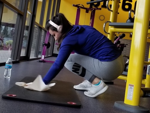 candid ass at Planet Fitness