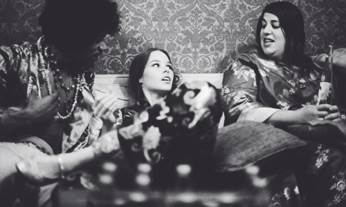 digthe60s:Jimi Hendrix, Michelle Phillips and Cass Elliot sit together backstage at the Hollywood Bo