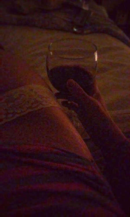 Lacey panties and wine. Time for a relaxing evening with @xxxlimberjackxxx