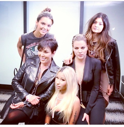 sharonsebihaxo:  lemme-holla-at-you:  bad-dolly-xo:  bitchesxcaviarr:  kendallandkyliejennerlove:  Kendall, Kylie, Kris , Khloe & Nicki Minaj at Drakes concert last night  bitchesxcaviarr.tumblr.com:  Xo  X   💄💋