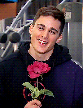 thingsofacrazybitchboy:  being the cutest man in the world 🌹