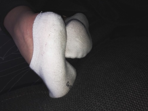 socks-feet-fetish:who wants to sniff?