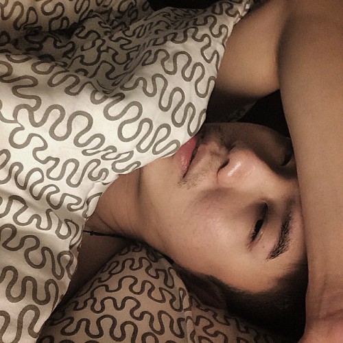 oscarhoy:  ..:: H O M E ::.. #home #tired #monday #mondayblue #sg #sgboy #instasg #instaboy #sleep #goodnight #selfie #oscardelahoy #asian #asianboy #asianguy #guy #boy #men #mens #man (at Oscar de la Hoy’s Bed) 