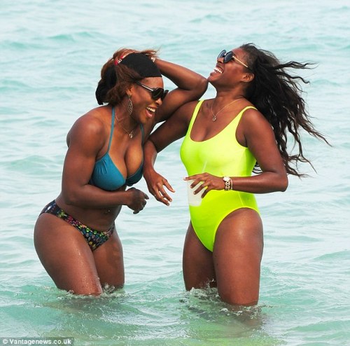 charlibal:  This is how you wear a BIKINI Thickness101