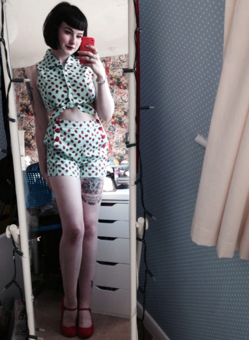 loocylux:  I’m in love with my new outfit ahh it’s covered in ladybirds 😍  Babe <3