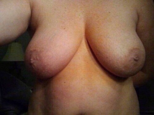 biglargeareolas: NEW SUBMISSION!!!Thank you very much.Continue submitting your pics and vids on my b