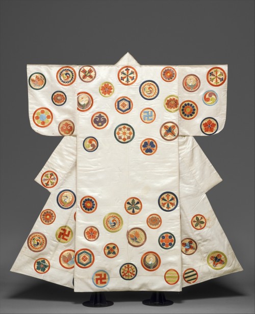 Noh Costume (Nuihaku) with Scattered Crests Edo period (1615–1868) From: http://metmuseum.org/exhibi