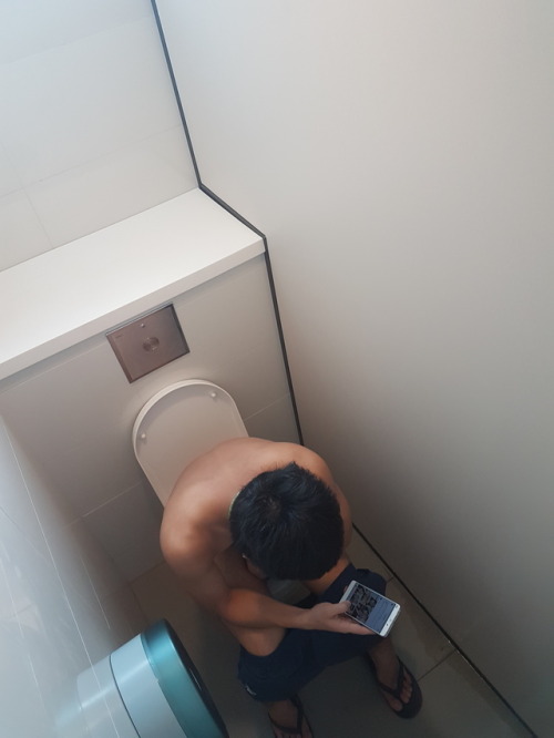 asiantastes: Cute guy caught with his pants down in the toilet.