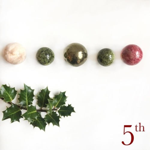 It’s the 5th day of our #24daysofcrystals and we are celebrating with five gorgeous crystal spheres.