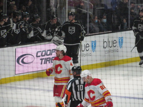 Flames 3 - Kings 2 | : ©DinurAlex Edler’s 100 career NHL goal (and first goal as a member of the LA 