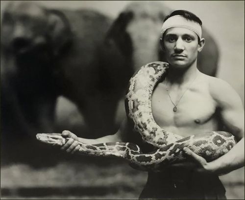 beyond-the-pale:   Emilien Bouglione, circus performer, Cirque d'Hiver, Paris, 1955  Richard Avedon 