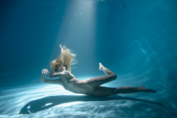 nudeexercise:  Exercise Nude Underwater 