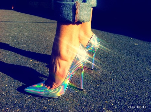 loveheeler: ph1lm:  (via Urban Cinderella - Theycallmebambam)   Shine on you crazy diamonds.