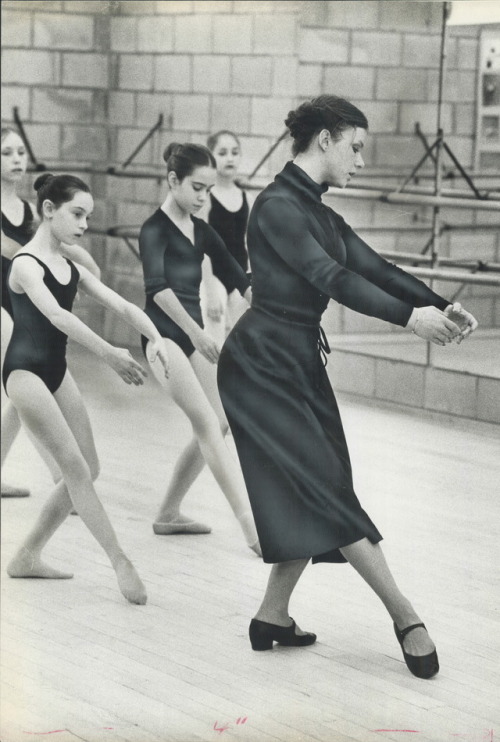 sonya-heaney:Class at Canada’s National Ballet School in 1979. X