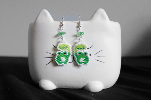 Beaded frog earrings! These are created from a purchased bead pattern. The owner does not allow dist