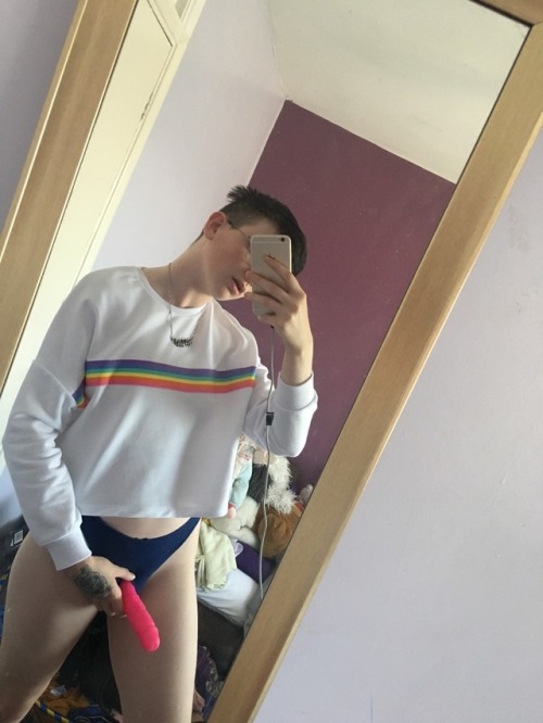 misterbrightsidebythekillers: whomst tryna fuck [he/him]