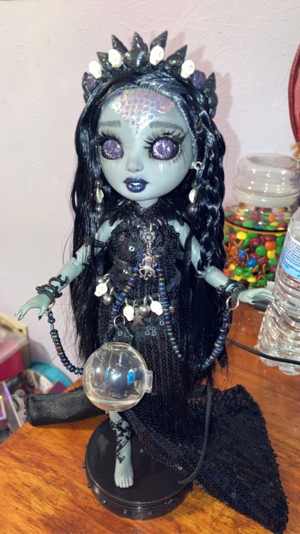 chimichangacongaline: finished OOAK sea witch for a client, she was really fun to do! the shadow hig